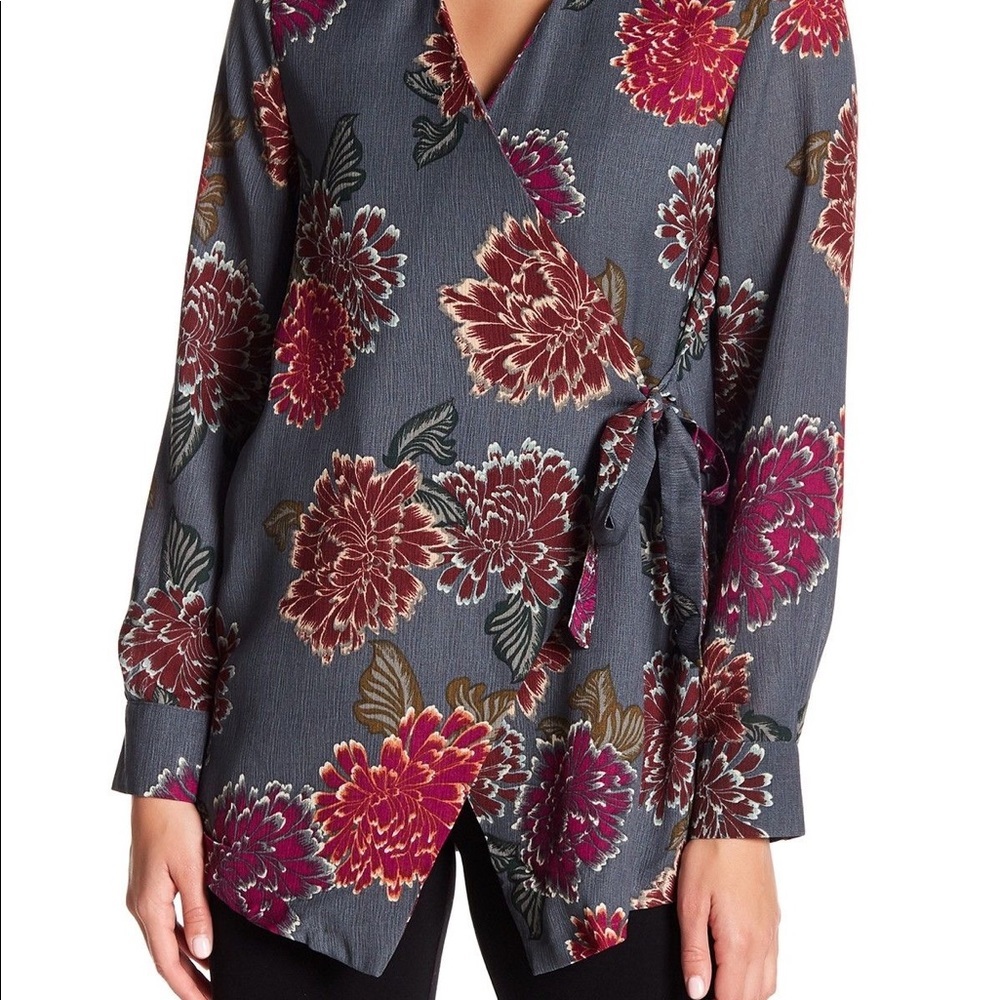 Emelia wrap floral blouse NWT , size small